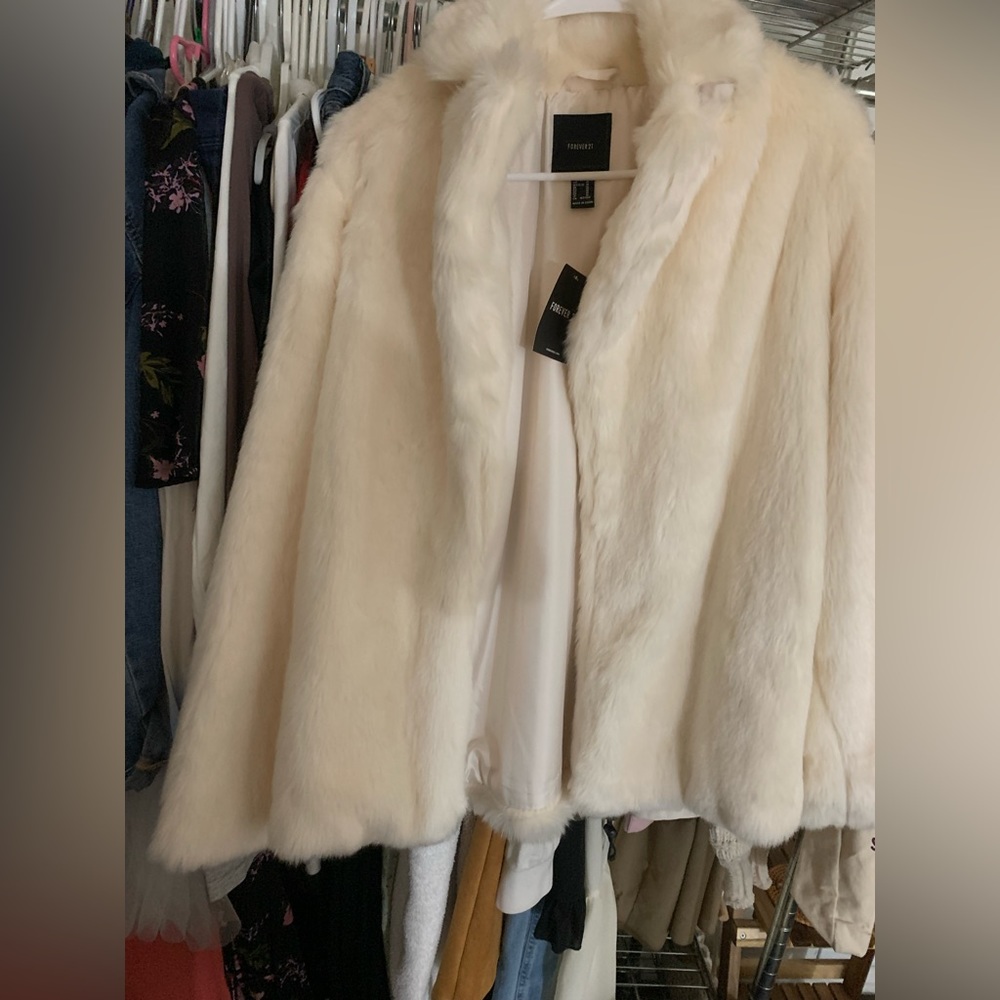 Size M: NWT Forever 21 Faux Fur Jacket/Coat